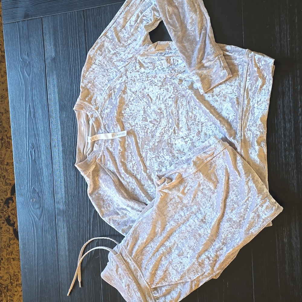 Lululemon Crushed Velvet Jogger Set in Chrome